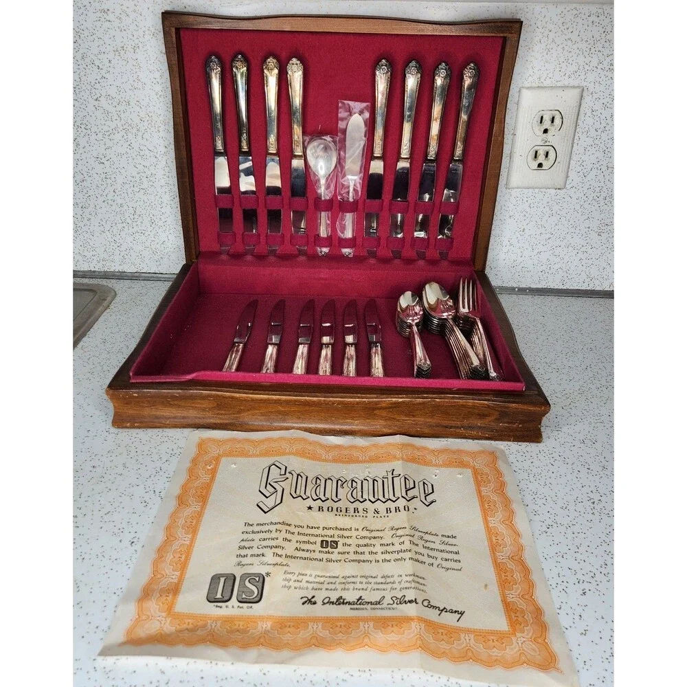 37pc International Starlight Rogers Bro Silverplate 1950 Flatware Set Tarnished
